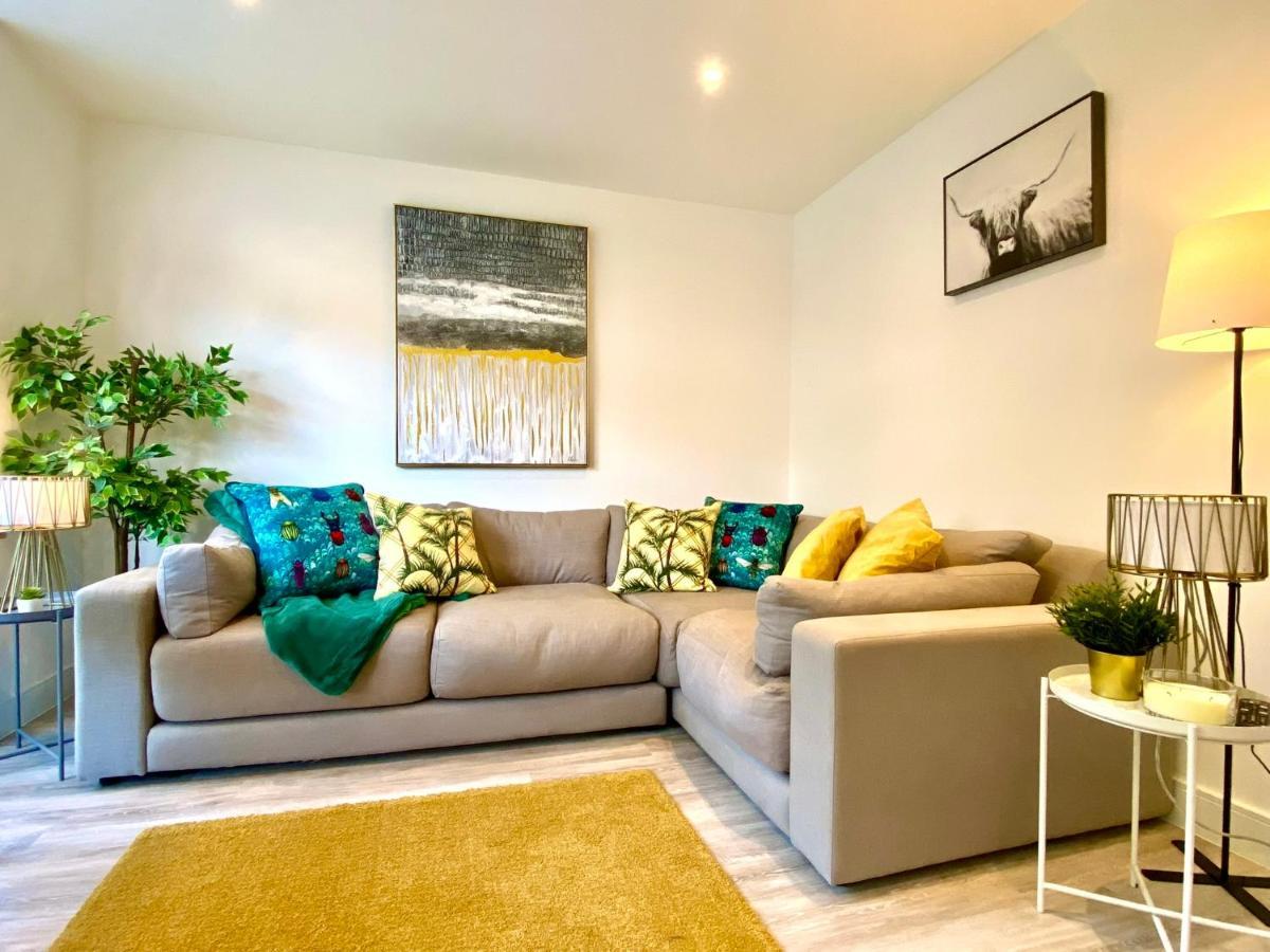 Brand New 2022 Beautiful & Stylish 2 Bedroom Apartment! - 5 Minute Walk To The Best Beach! - Great Location - Free Parking - Fast Wifi - Smart Tv - Sleeps Up To 4! Close To Bournemouth & Poole Town Centre & Sandbanks Exterior foto
