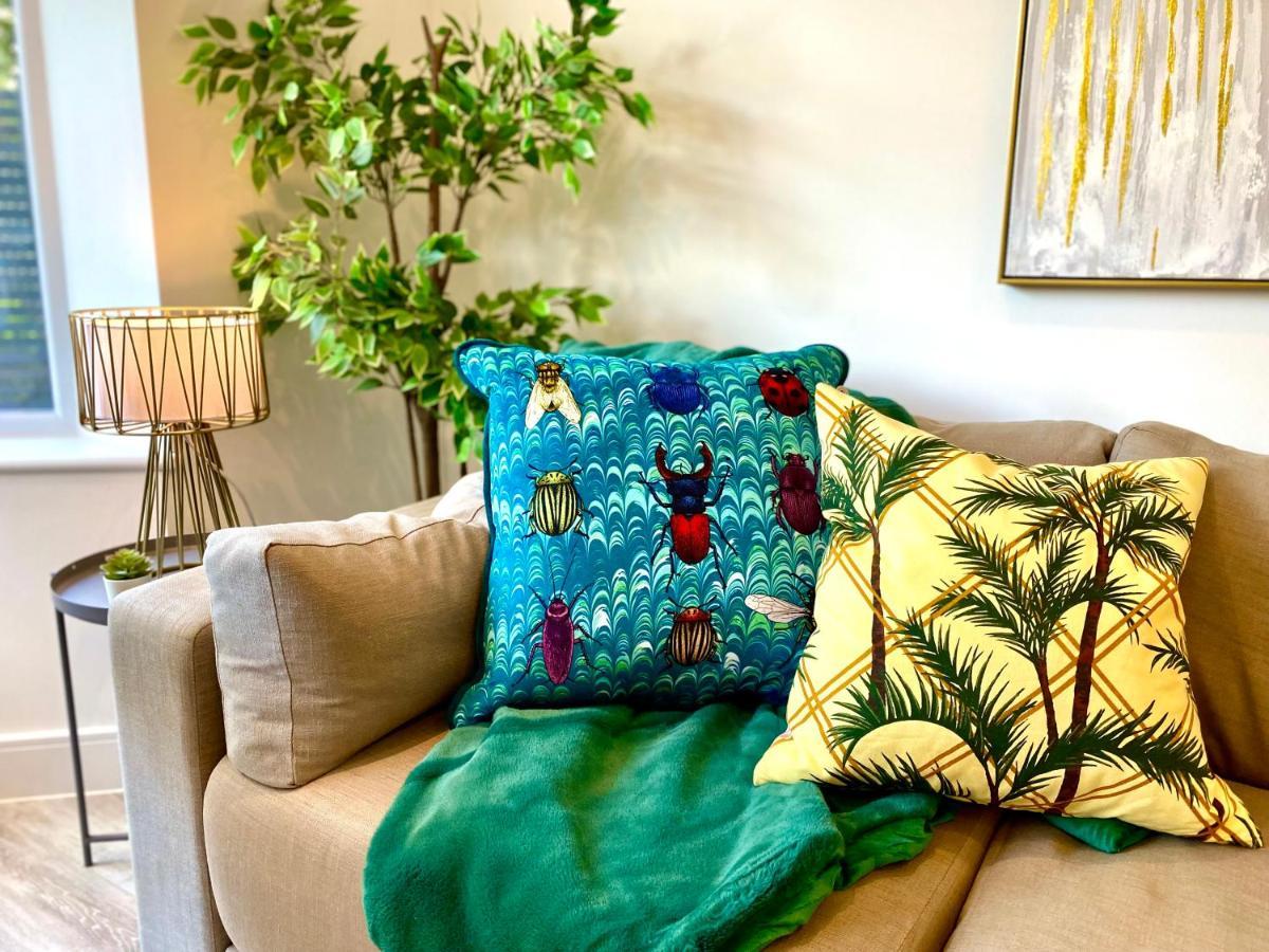 Brand New 2022 Beautiful & Stylish 2 Bedroom Apartment! - 5 Minute Walk To The Best Beach! - Great Location - Free Parking - Fast Wifi - Smart Tv - Sleeps Up To 4! Close To Bournemouth & Poole Town Centre & Sandbanks Exterior foto