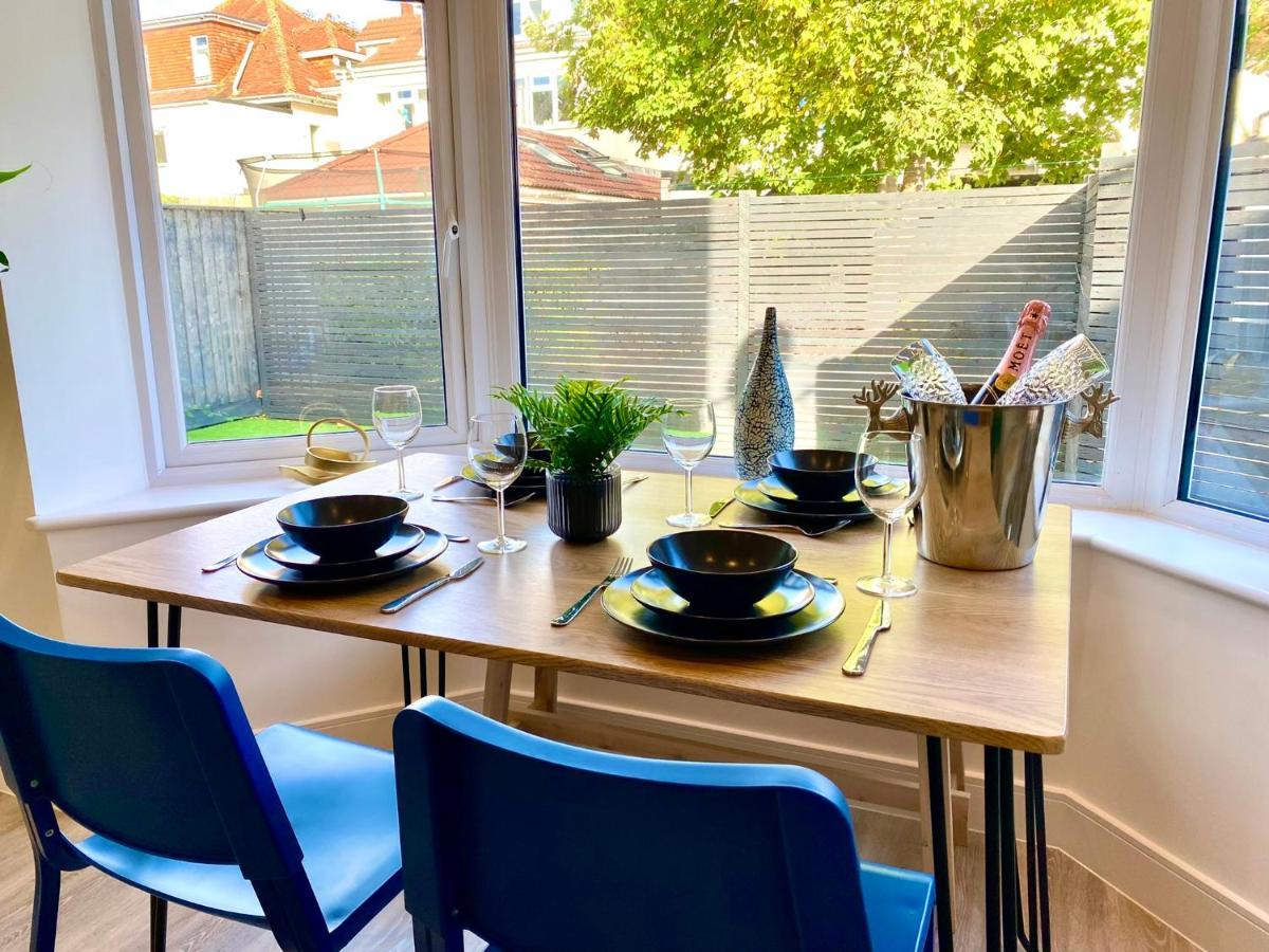 Brand New 2022 Beautiful & Stylish 2 Bedroom Apartment! - 5 Minute Walk To The Best Beach! - Great Location - Free Parking - Fast Wifi - Smart Tv - Sleeps Up To 4! Close To Bournemouth & Poole Town Centre & Sandbanks Exterior foto